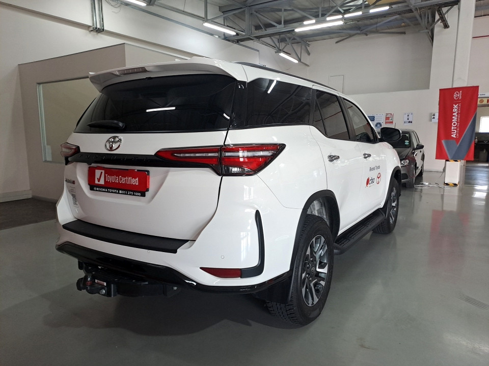 TOYOTA  FORTUNER 2.4GD-6 R/B A/T, image 2