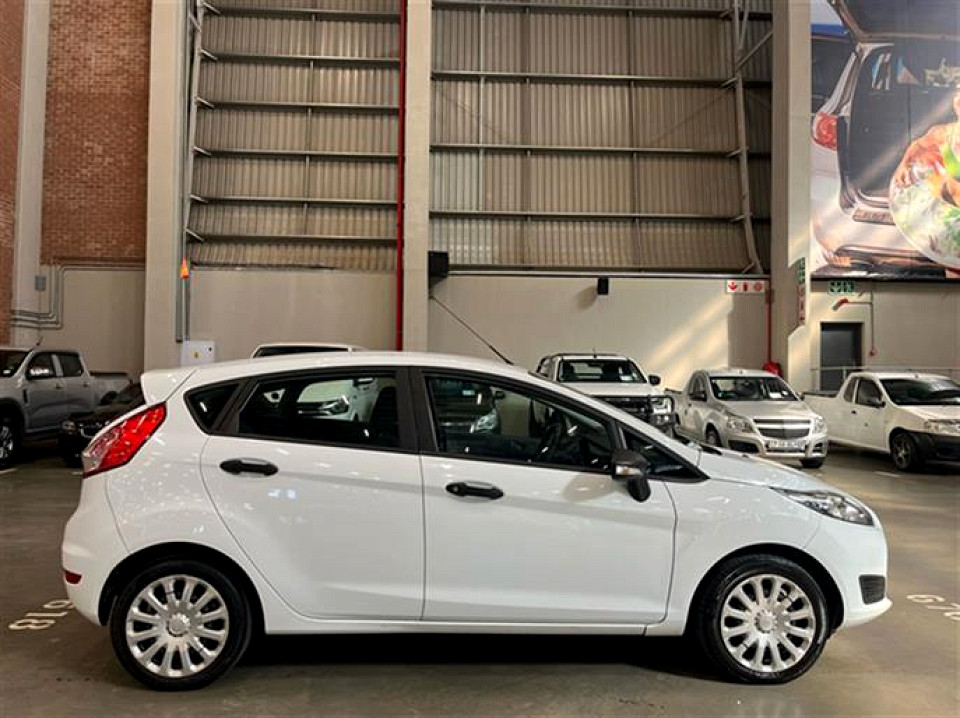 FORD FIESTA 1.4 AMBIENTE 5 Dr, image 2