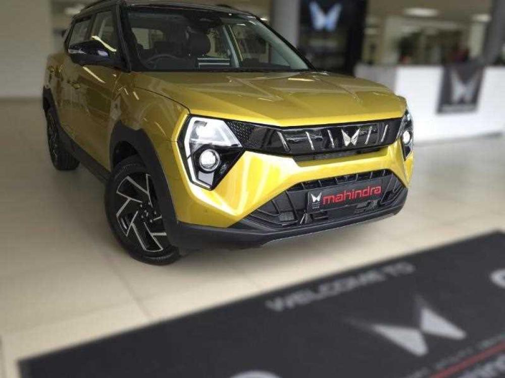 Mahindra XUV3X0 1.2 AX7L AT, image 1