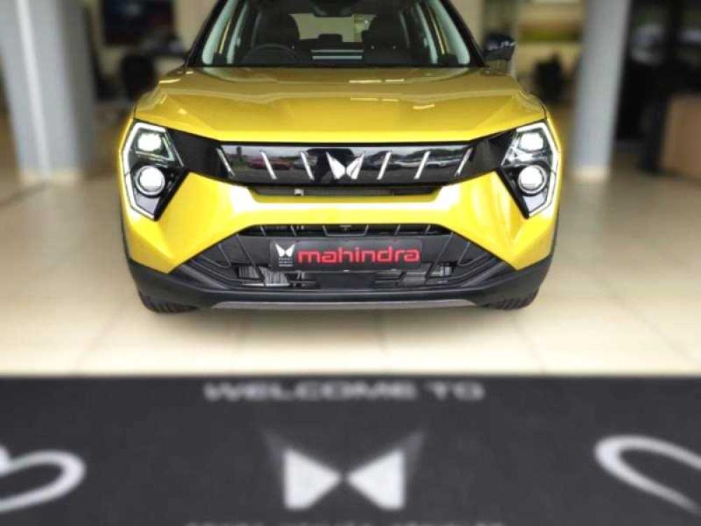 Mahindra XUV3X0 1.2 AX7L AT, image 2