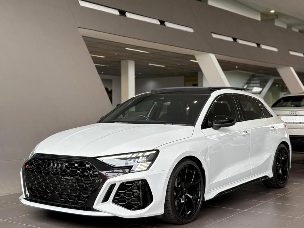 Audi RS3 Sportback quattro S Tronic, image 1