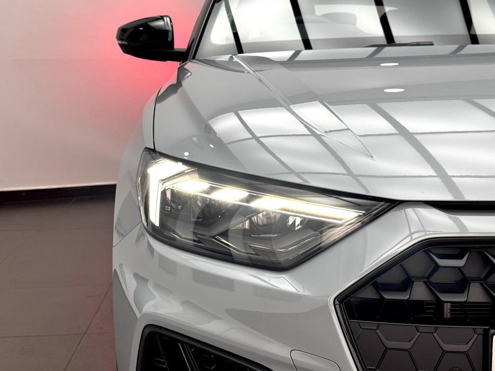 AUDI A1 SPORTBACK 30 TFSI BLACK EDITION S-TRONIC, image 2