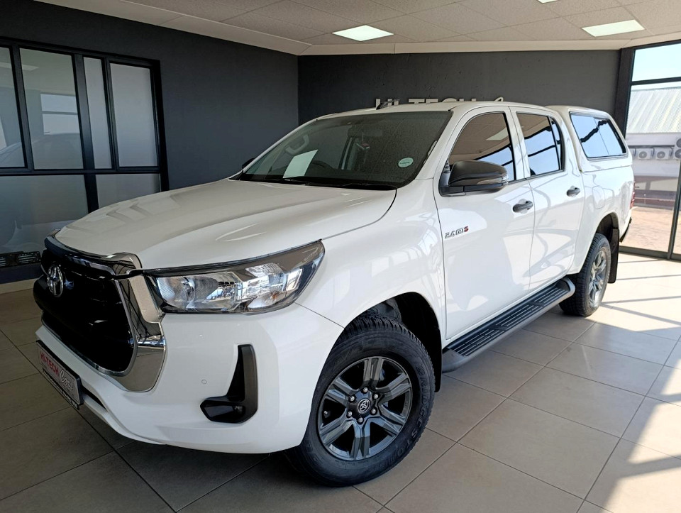 Toyota Hilux Double Cab  2.4GD6 4X4 Raider MT, image 1