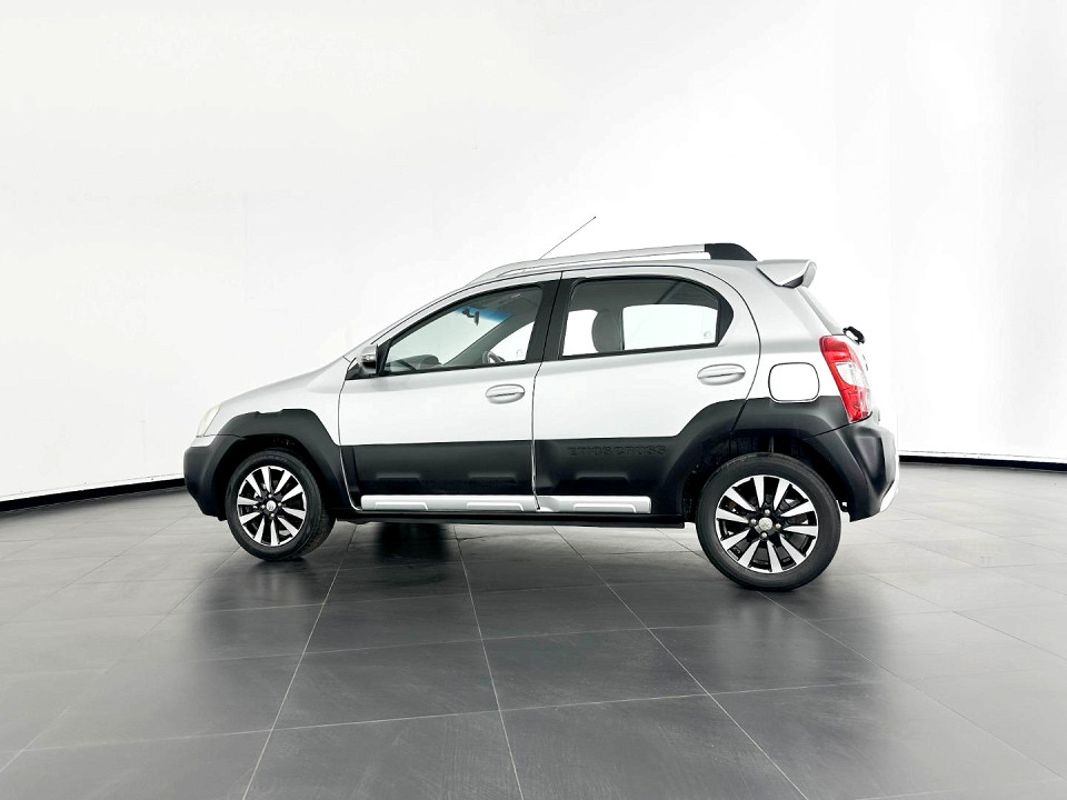 TOYOTA ETIOS CROSS 1.5 Xs 5Dr, image 2