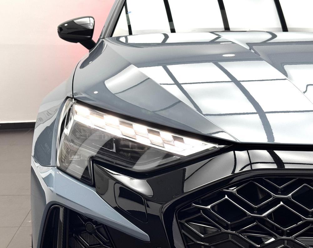Audi RS3 Sportback Carbon Edition TFSI quattro S tronic, image 2