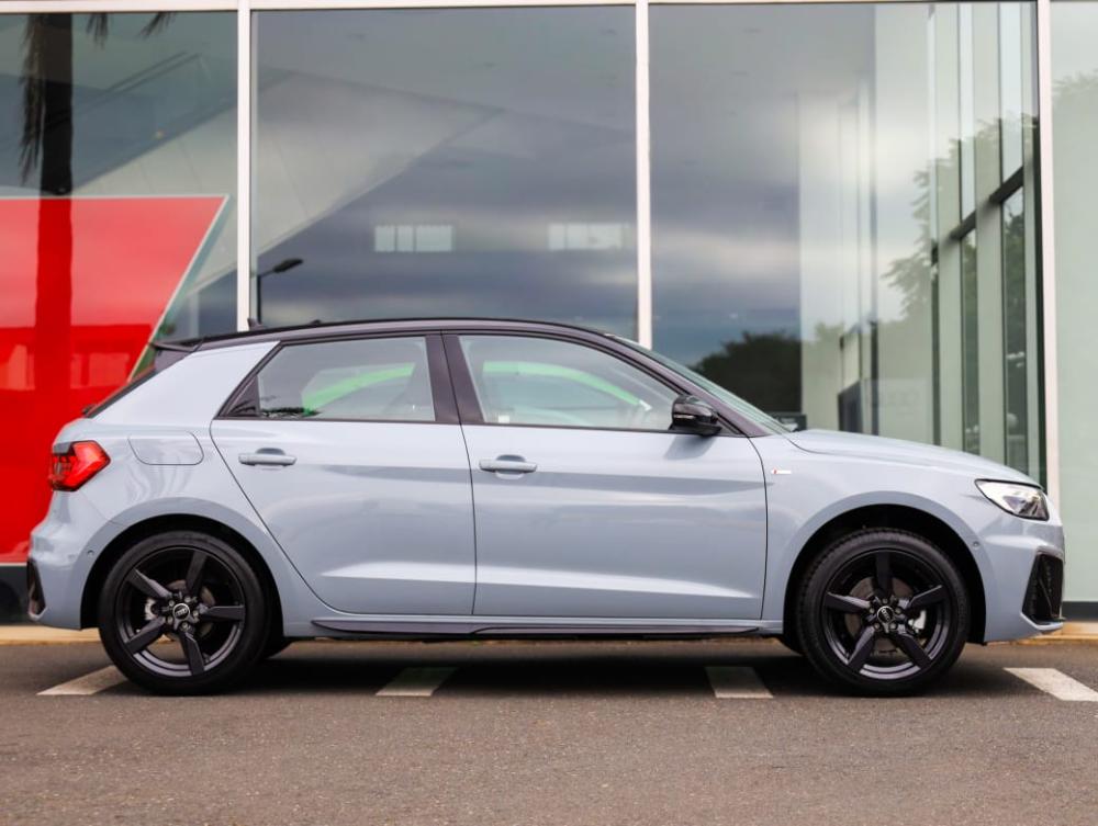 AUDI A1 SPORTBACK 30 TFSI BLACK EDITION S-TRONIC, image 2