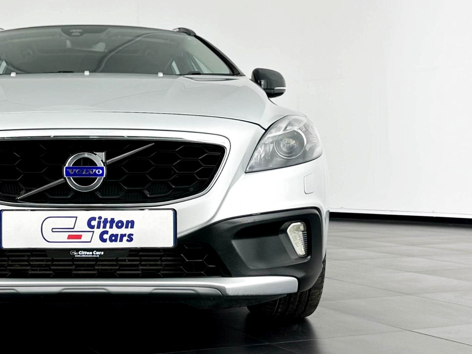 VOLVO V40 CC D4 MOMENTUM GEARTRONIC, image 2
