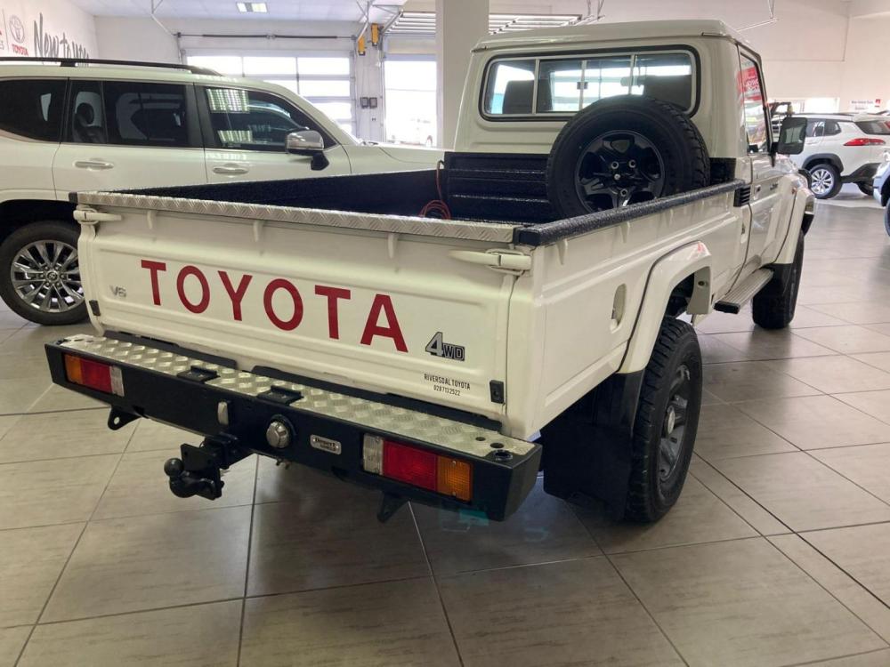 Toyota Land Cruiser 79 4.0 P S/C, image 2