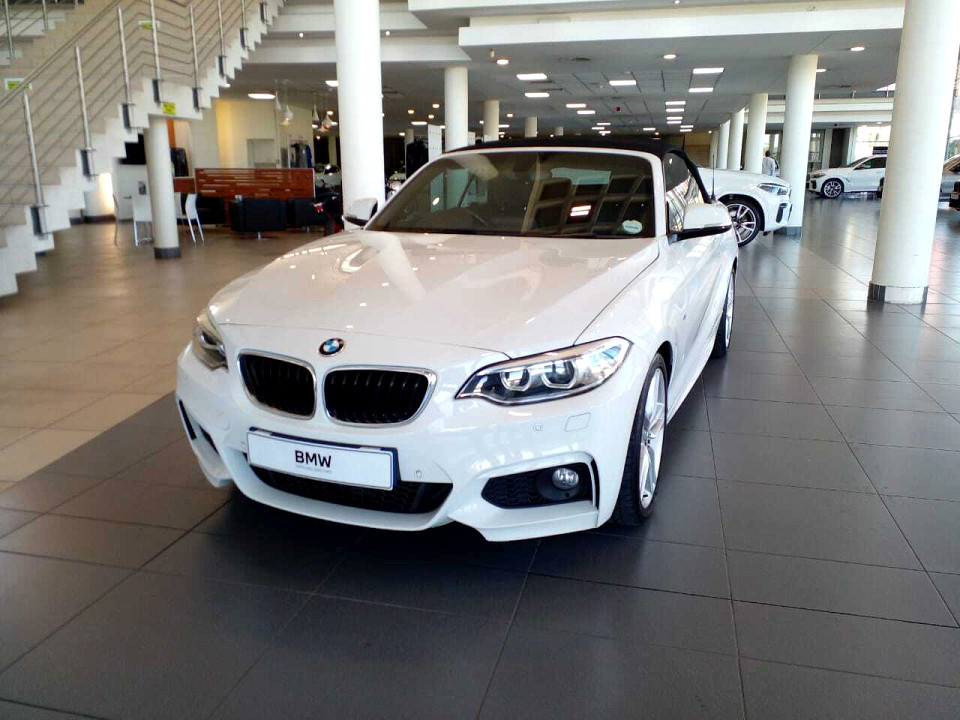 BMW 220i convertible M Sport auto, image 1