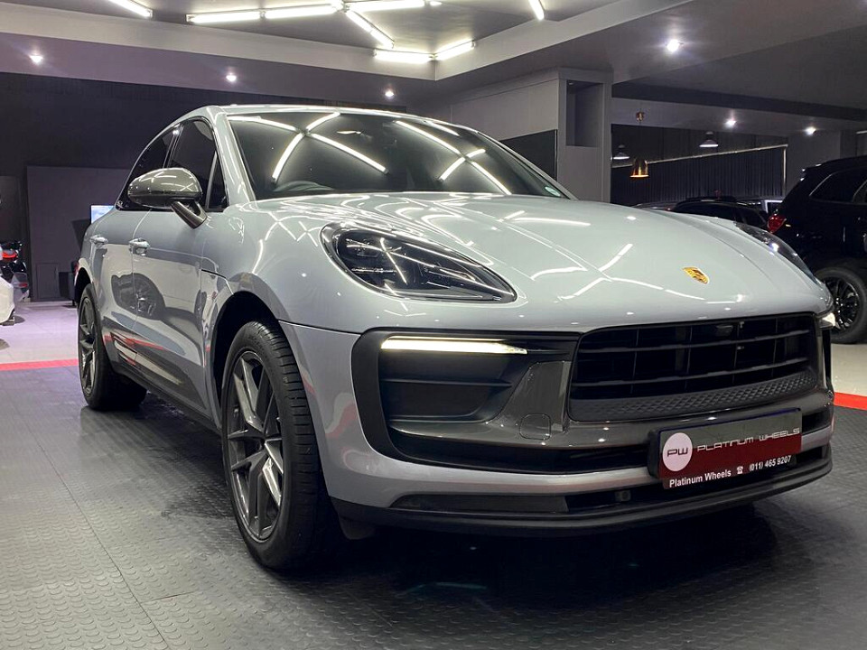 PORSCHE MACAN T, image 1