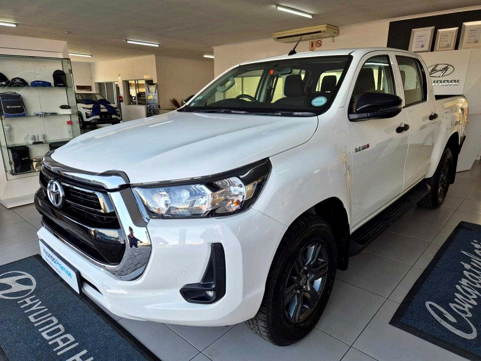 Toyota Hilux Double Cab  2.4GD6 4X4 Raider MT, image 1