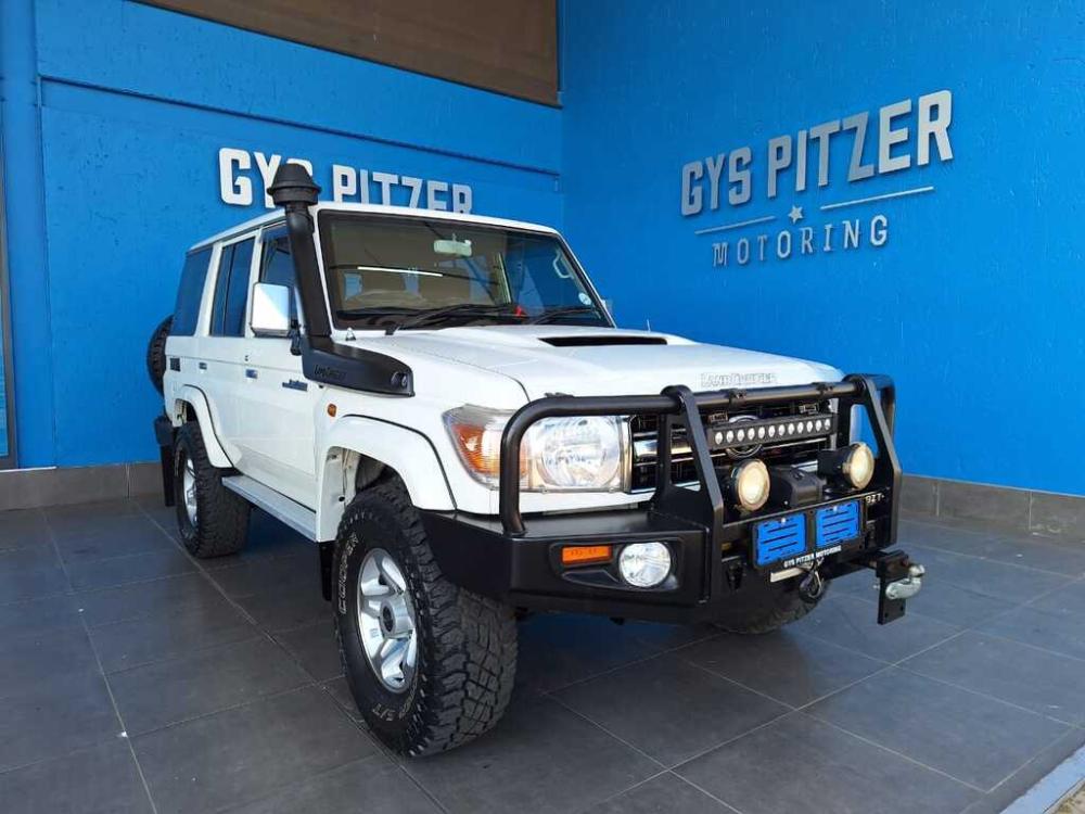 Toyota Land Cruiser 76 4.5D-4D LX V8 S/W, image 1