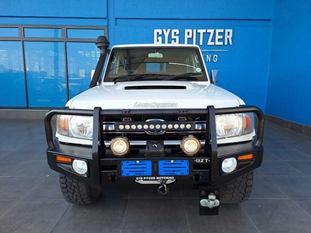 Toyota Land Cruiser 76 4.5D-4D LX V8 S/W, image 2