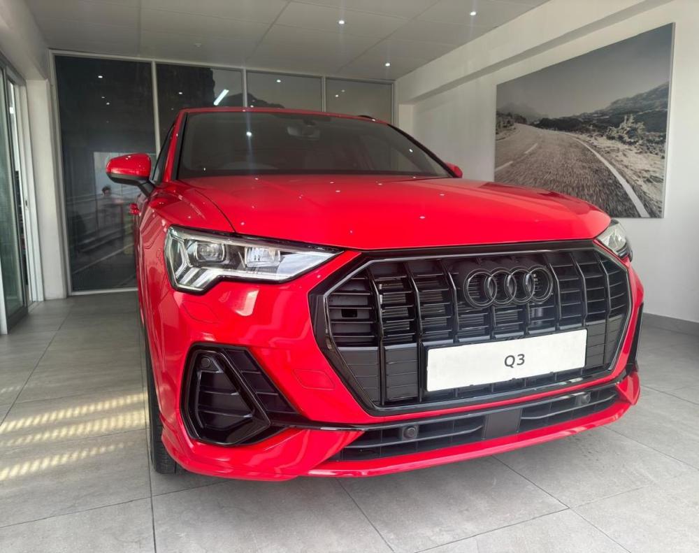 Audi Q3 35 TFSI S tronic Black Edition, image 1