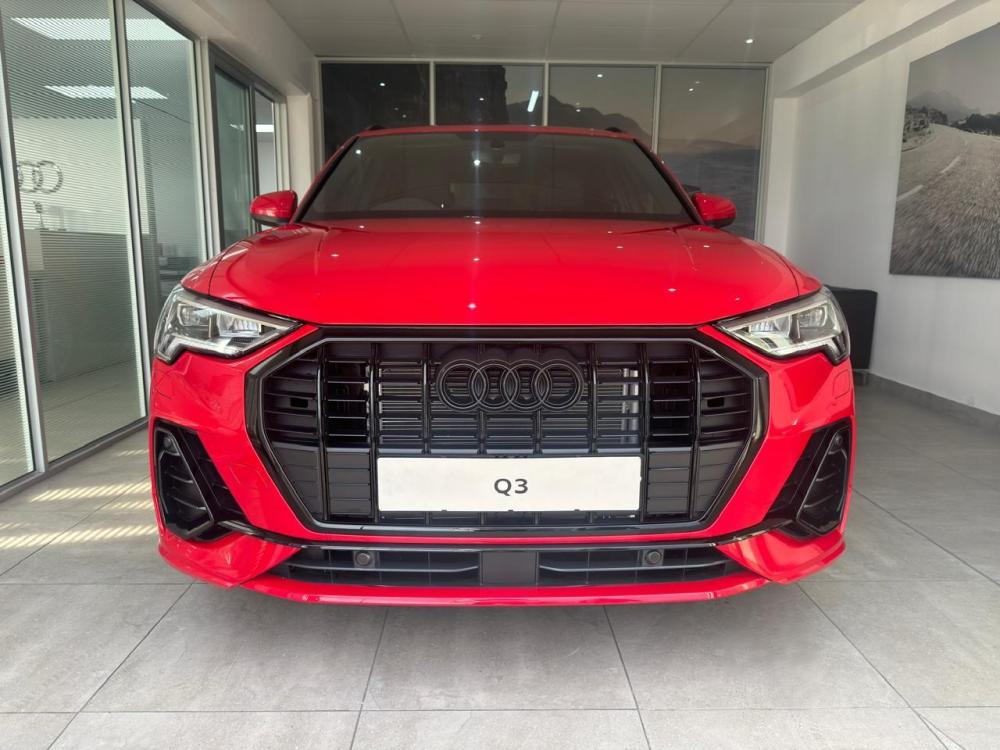 Audi Q3 35 TFSI S tronic Black Edition, image 2