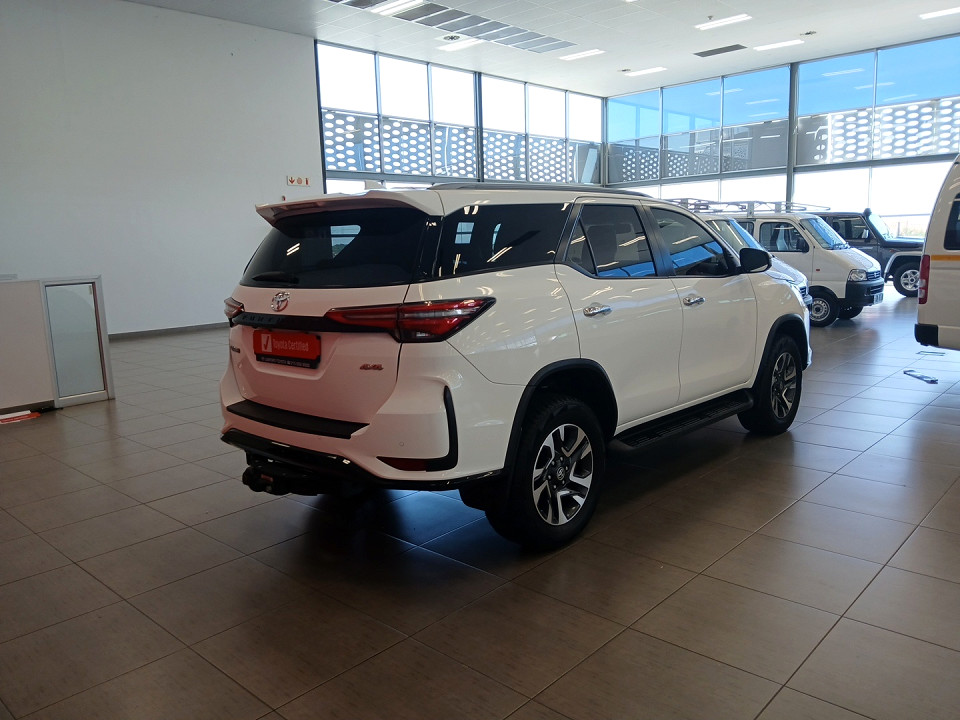 TOYOTA FORTUNER 2.4GD-6 4X4 A/T, image 2