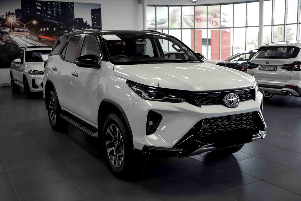 TOYOTA  FORTUNER 2.4GD-6 R/B A/T, image 1