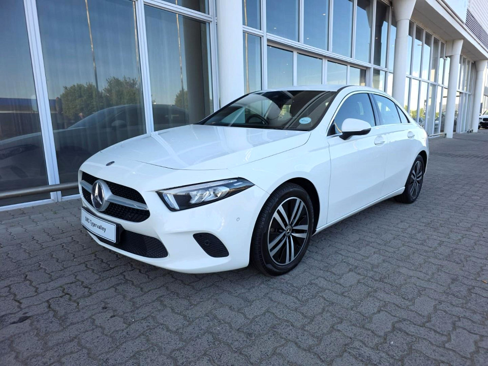 MERCEDES-BENZ A200 (4DR), image 1