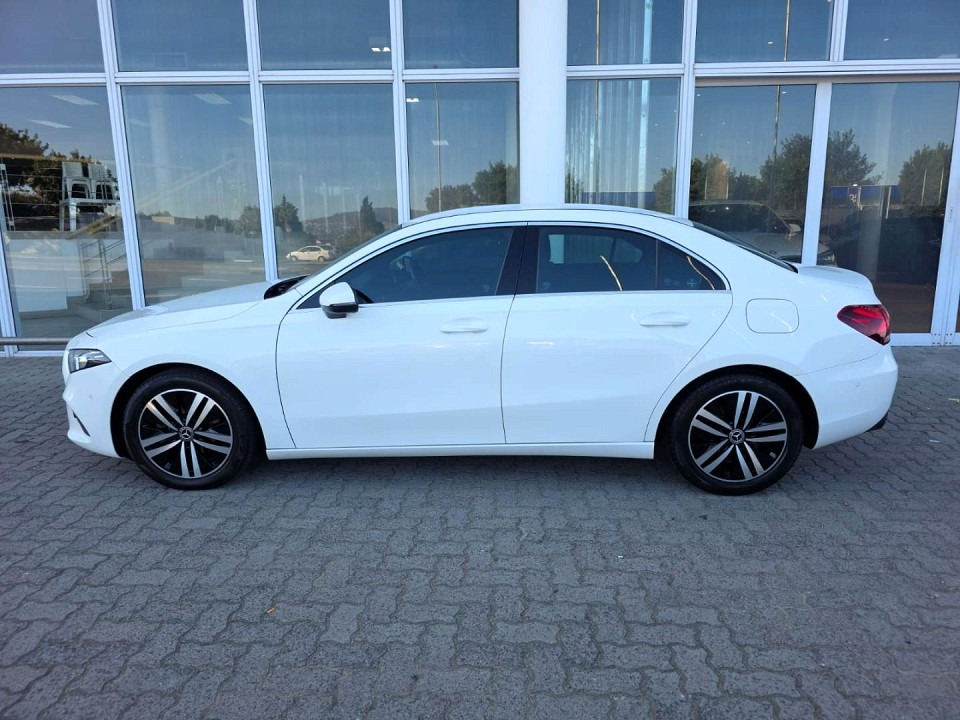 MERCEDES-BENZ A200 (4DR), image 2