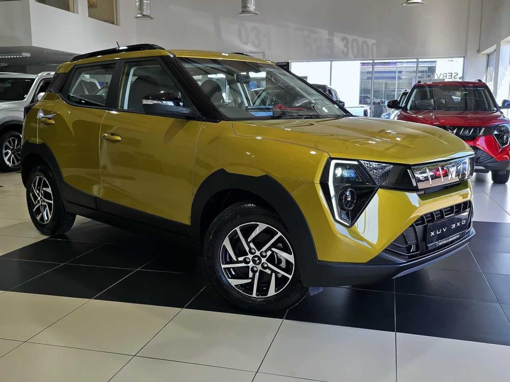 Mahindra XUV3X0 1.2 AX5 MT, image 1