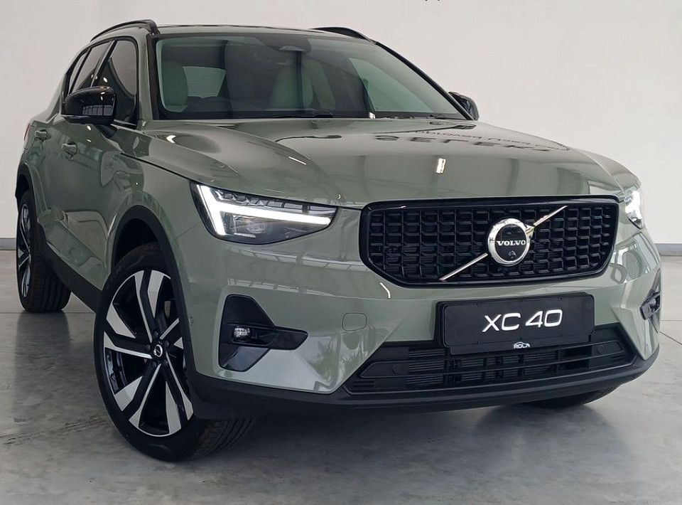 VOLVO XC40 B4 GEARTRON ULTIMATE DARK (MILD HYBRID), image 1