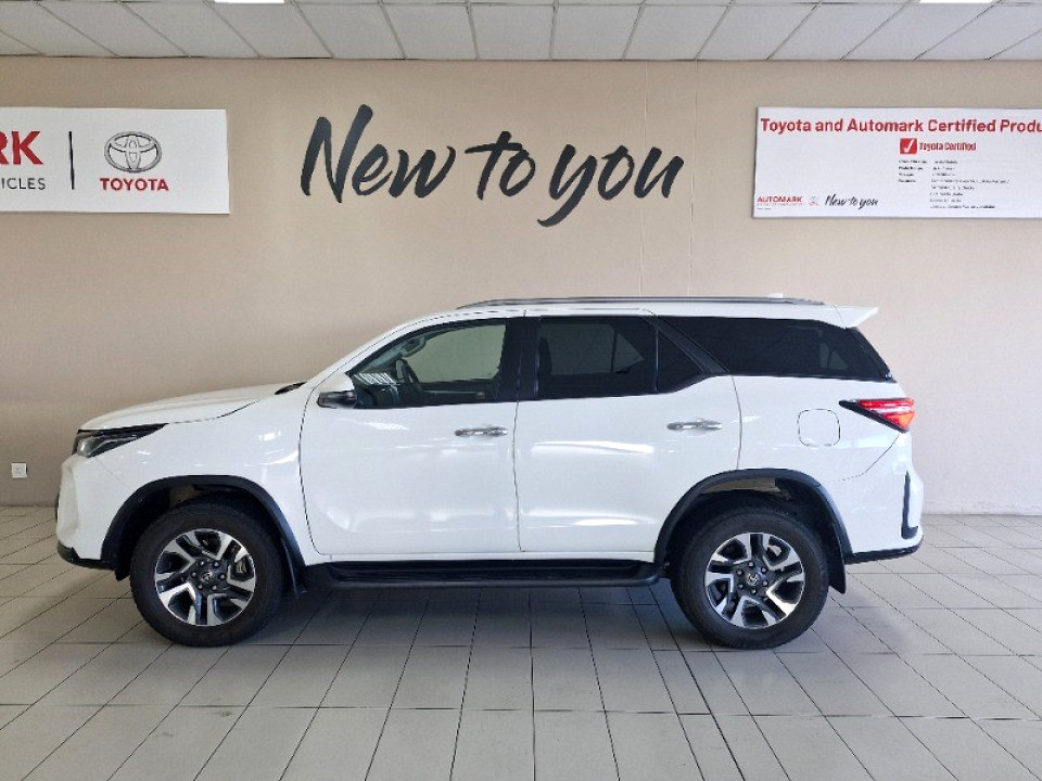 TOYOTA  FORTUNER 2.4GD-6 R/B A/T, image 2