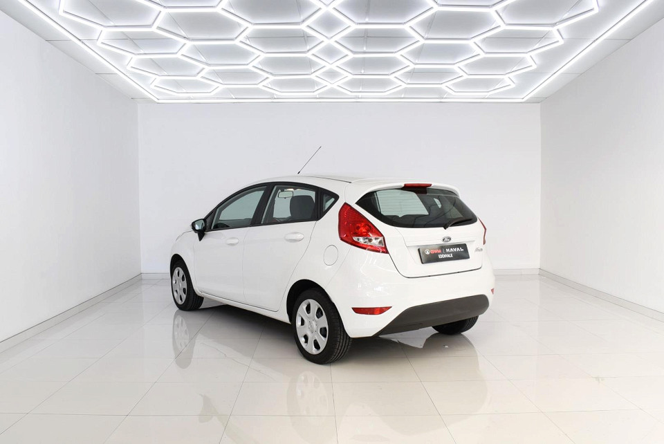 FORD FIESTA 1.6 AMBIENTE POWERSHIFT 5Dr, image 2