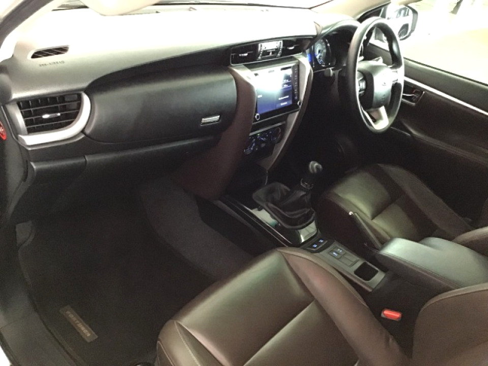 TOYOTA FORTUNER 2.4GD-6 R/B, image 2