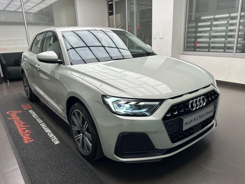 Audi A1 Sportback Sportback Advanced 30 TFSI S tronic, image 2