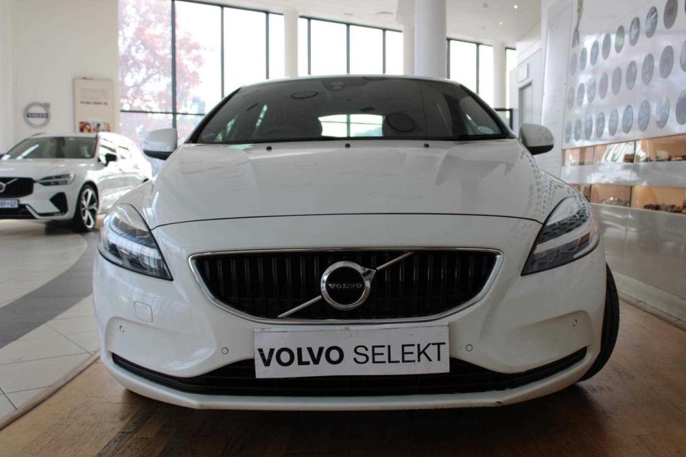 Volvo V40 T2 Kinetic, image 1