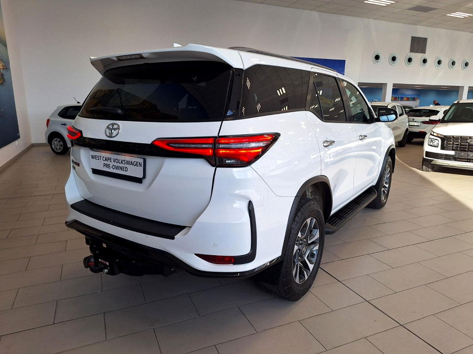 TOYOTA FORTUNER 2.8GD-6 VX A/T, image 2