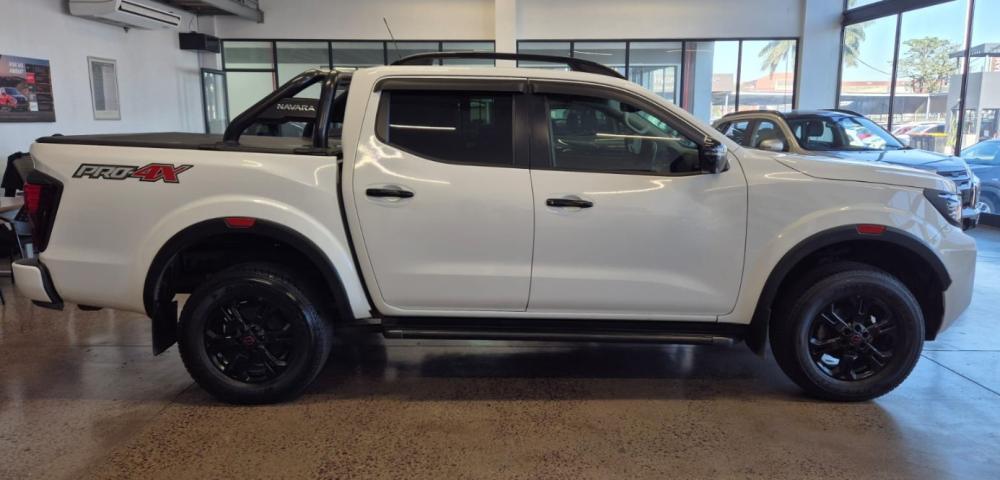 Nissan Navara 2.5DDTi Pro-4X 4X4 Auto D/C P/U, image 2