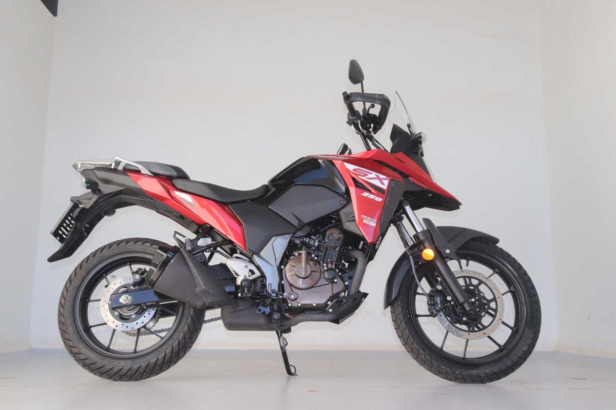 SUZUKI GSX 250, image 1