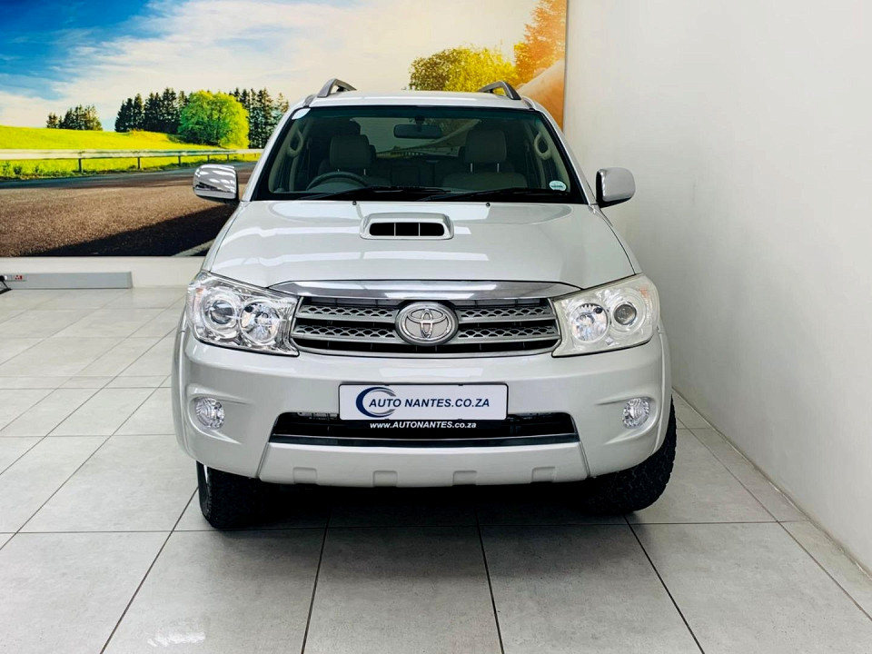 TOYOTA FORTUNER 3.0D-4D R/B A/T, image 2