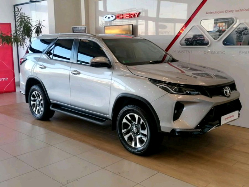 TOYOTA  FORTUNER 2.4GD-6 R/B A/T, image 1