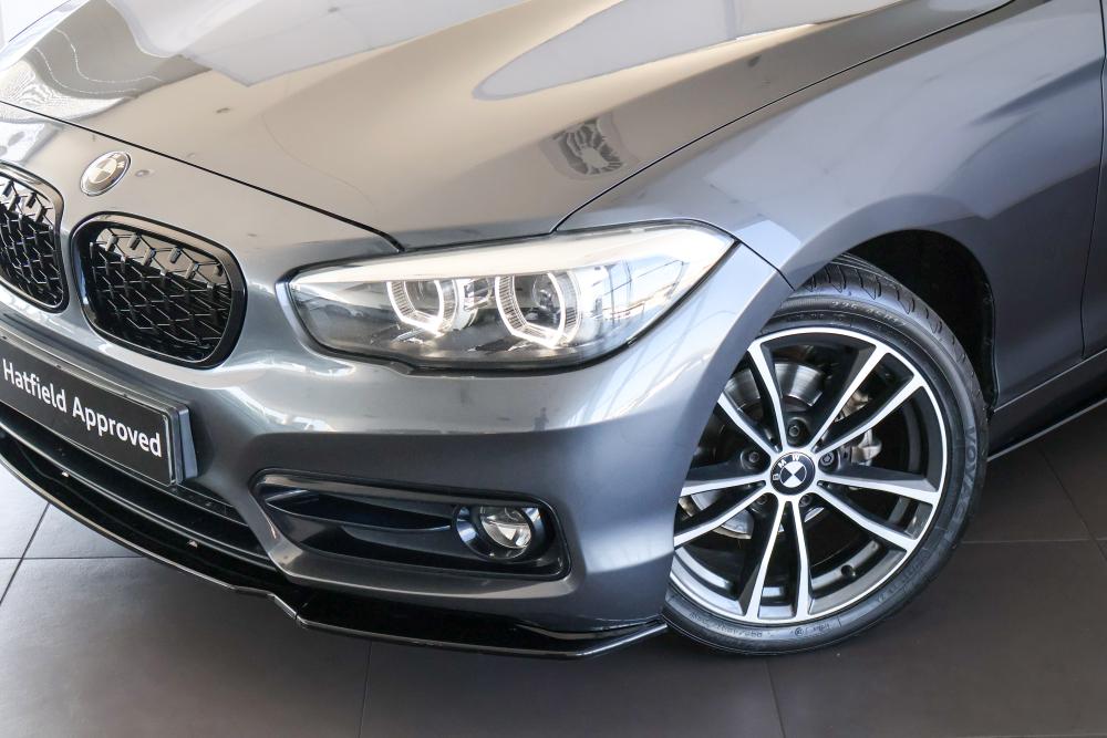 BMW 118i 5-door Edition Sport Line Shadow Auto, image 2