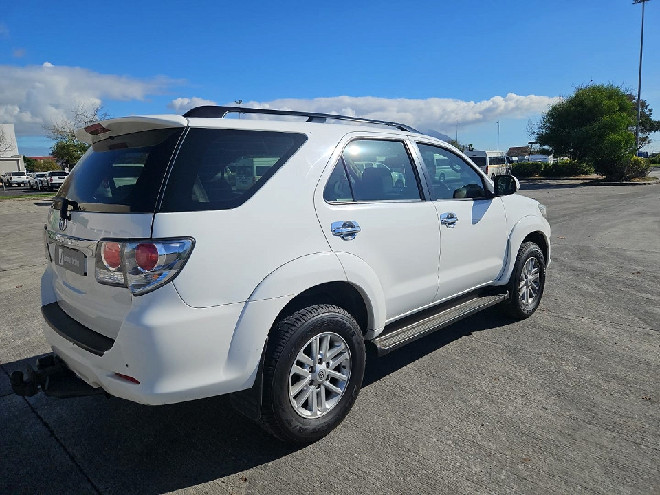 TOYOTA FORTUNER 2.5D-4D RB , image 2
