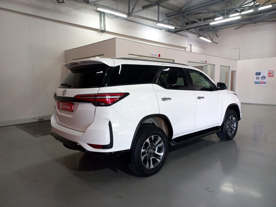 TOYOTA  FORTUNER 2.4GD-6 R/B A/T, image 2