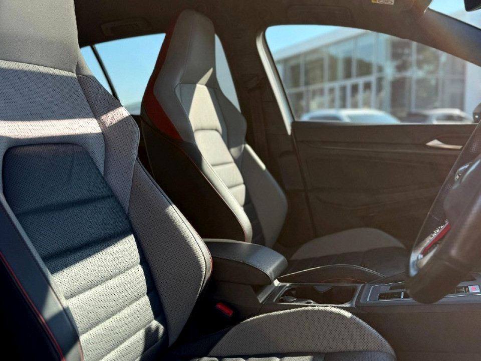 Volkswagen Golf 8 GTi  2.0 TSI DSG, image 2