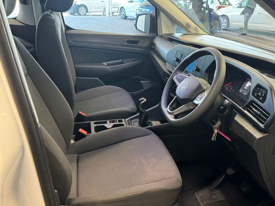 VOLKSWAGEN CADDY KOMBI 1.6i (7 SEAT), image 2