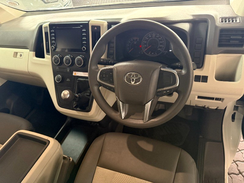 TOYOTA QUANTUM 2.8 GL 14 SEAT, image 2
