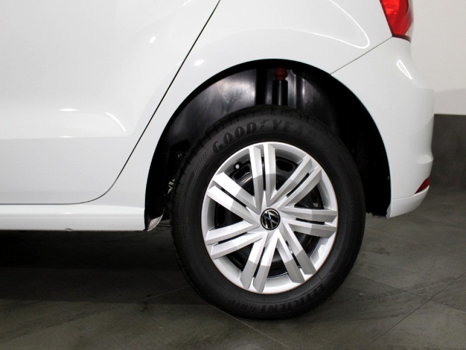 VOLKSWAGEN POLO VIVO 1.4 (5DR), image 2