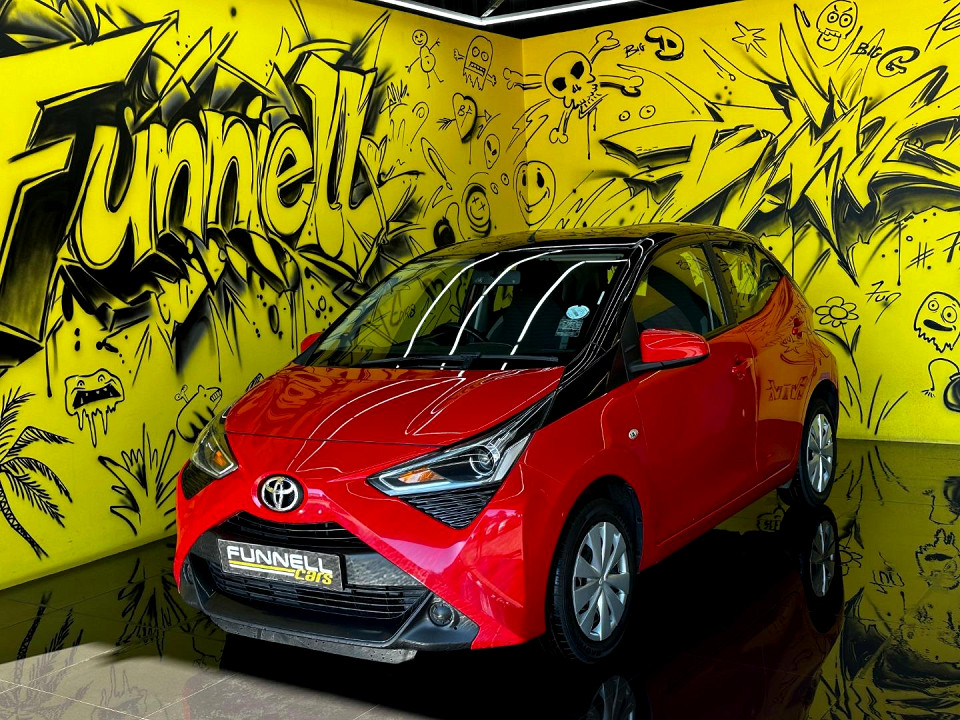 TOYOTA AYGO 1.0  X-PLAY (5DR), image 1