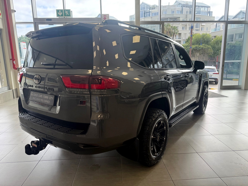 Toyota Land Cruiser 300 V6 3.5T GR-S, image 2