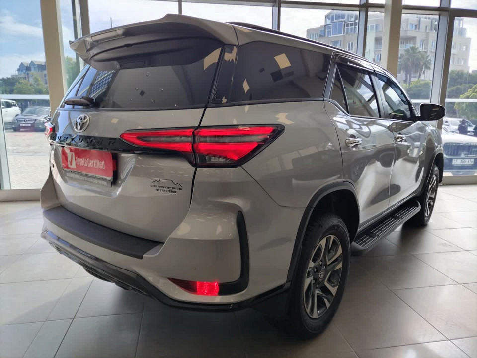 TOYOTA  FORTUNER 2.8GD-6 R/B A/T, image 2