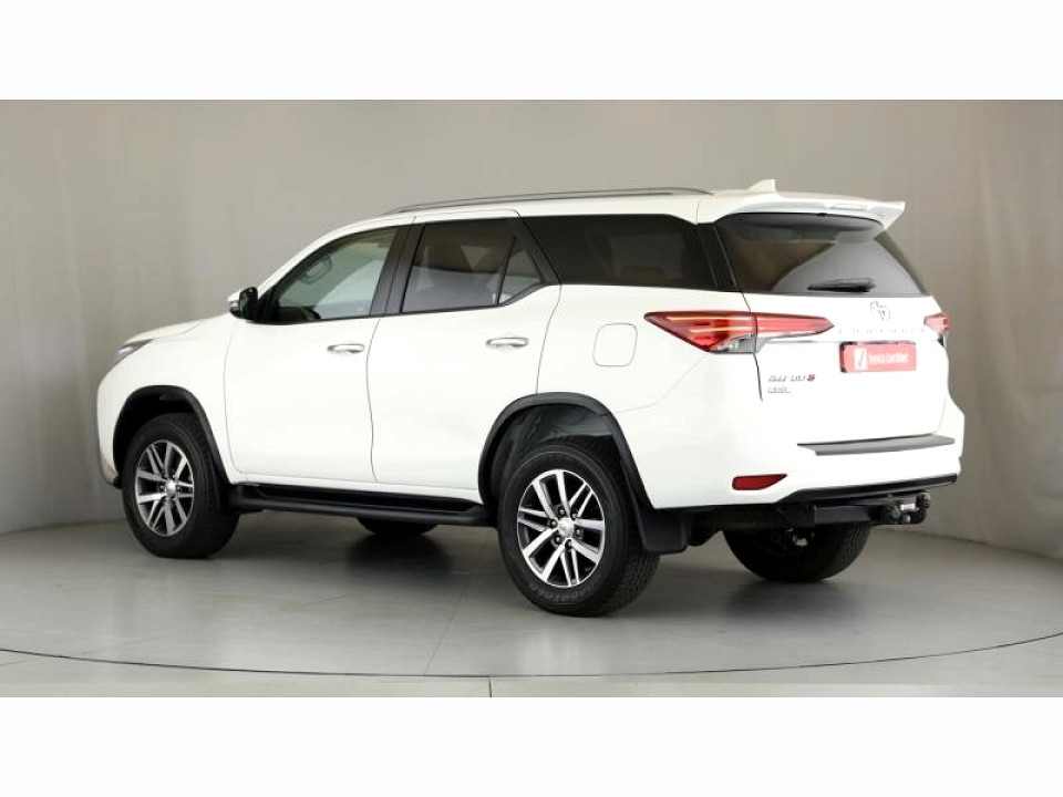TOYOTA FORTUNER 2.8GD-6 EPIC A/T, image 2