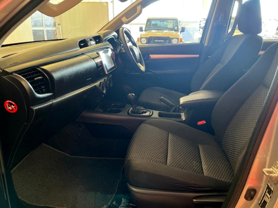 TOYOTA HILUX 2.4 GD-6 RB SRX A/T P/U D/C, image 2