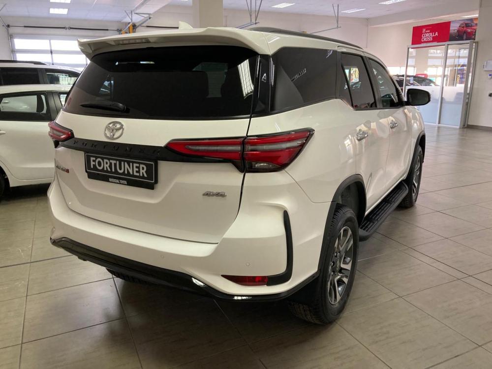 Toyota Fortuner 2.8GD-6 4X4 A/T, image 2