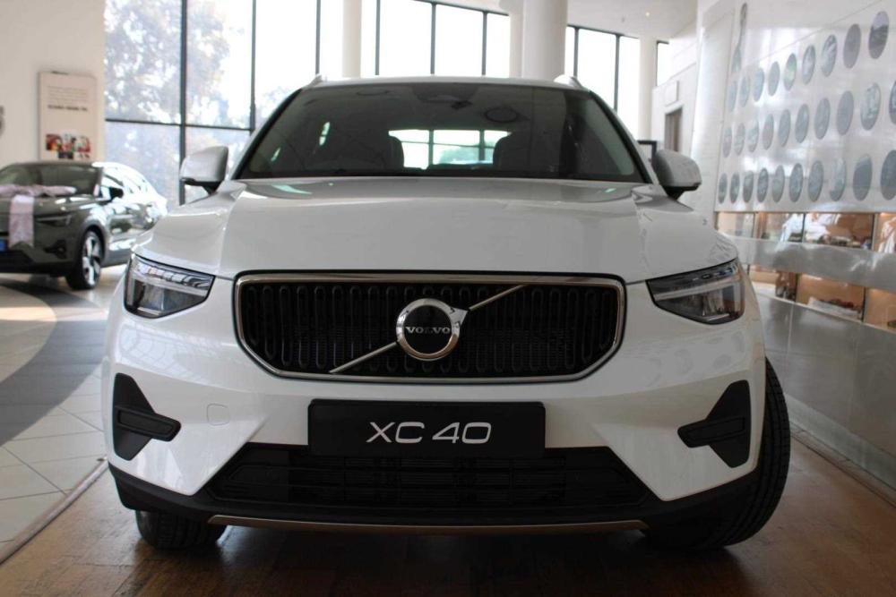 Volvo XC40 B3 Essential Geartronic (Mild Hybrid), image 2