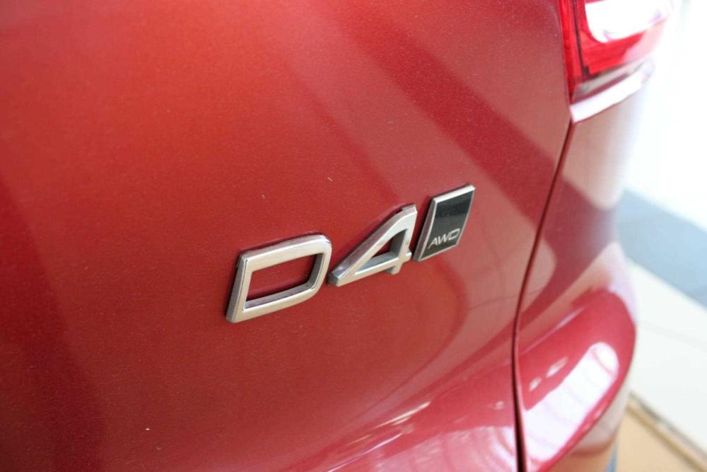 Volvo XC40 D4 AWD Momentum, image 2